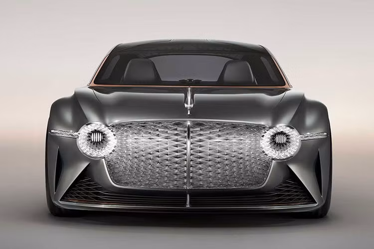 Không dừng ở đó, các gói phụ kiện Mulliner Style Specification và Mulliner Driving Specification tùy chọn cũng thường xuyên được khách hàng chi thêm tiền để bổ sung cho chiếc Bentley của mình. Dự kiến, mẫu xe mui trần đặc biệt Bentley sẽ được sản xuất với số lượng không hơn 12 chiếc và đi kèm giá bán lên đến 1,5 triệu Bảng (khoảng 46 tỷ đồng).