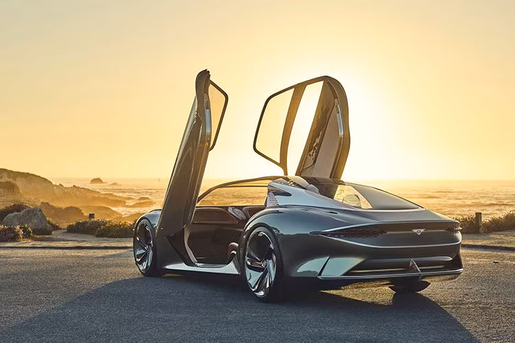 Nếu được "bật đèn xanh", mẫu xe mui trần đặc biệt nhà Bentley có thể sẽ chính thức trình làng vào năm 2021 với phong cách barchetta 2 chỗ, hứa hẹn sẽ "cường điệu hóa cảm giác lái".