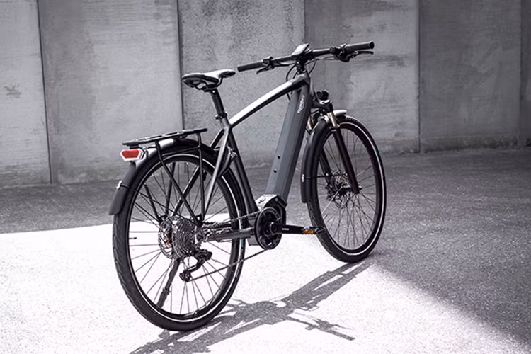 Mẫu xe đạp điện của hãng môtô đình đám Anh quốc mang cái tên Triumph Trekker GT 2020 mới, nó được đưa vào sản xuất và giới thiệu đến người chơi như một mẫu xe đạp điện tuyệt đẹp nhưng cũng mang giá trị khủng lên tới gần 90 triệu đồng. 