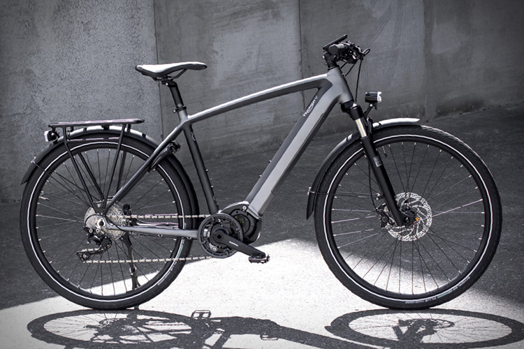 Xe đạp điện mang thương hiệu xe môtô Triumph nổi tiếng và chính thức được giới thiệu ra thị trường với thiết kế cơ bản, màu đẹp. Tuy nhiên, mức giá của nó cũng khiến nhiều người đắn đo và cân nhắc.