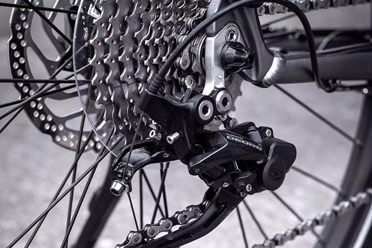 Với những con số ấn tượng được trang bị, chiếc xe sẽ cho cảm giác đạp và lái trong phố rất nhẹ nhàng và gọn gàng, tiết kiệm nhiên liệu cũng như tăng cường sự thoải mái cho người điều khiển.