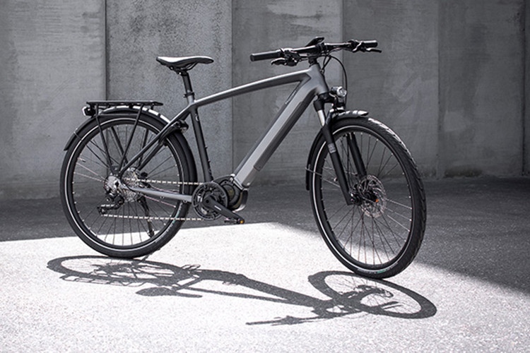 Với các hãng xe môtô, nhiều khi họ vẫn phải thay đổi sản phẩm sang một loại xe 2 bánh hoặc 4 bánh khác để tạo ra điểm nhấn dành cho thương hiệu của mình. Trước đây, Yamaha từng thiết kế xe ôtô và Ducati đã làm xe đạp thể thao... Mới đây xe đạp điện Triumph mới cũng đã xuất hiện.