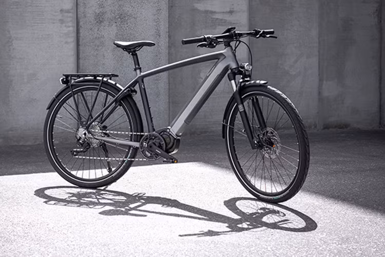 Với các hãng xe môtô, nhiều khi họ vẫn phải thay đổi sản phẩm sang một loại xe 2 bánh hoặc 4 bánh khác để tạo ra điểm nhấn dành cho thương hiệu của mình. Trước đây, Yamaha từng thiết kế xe ôtô và Ducati đã làm xe đạp thể thao... Mới đây xe đạp điện Triumph mới cũng đã xuất hiện.