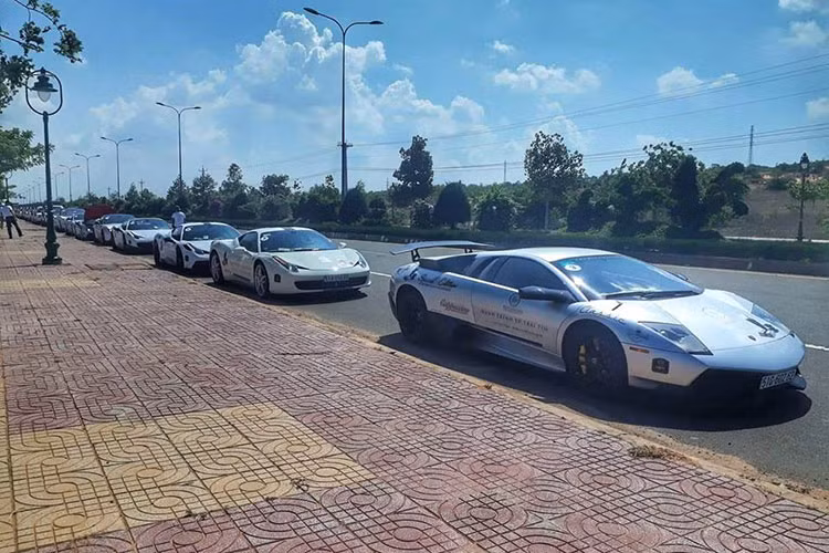 Hành trình siêu xe của ông chủ cà phê Trung Nguyên - Đặng Lê Nguyên Vũ lần này được xem là hành trình thứ hai tại Việt Nam trong năm 2018. Trước đó là hành trình siêu xe Car &amp; Passion do Cường Đô la khởi xướng diễn ra hồi đầu năm đã gây sự chú ý của những tín đồ mê xe Việt.