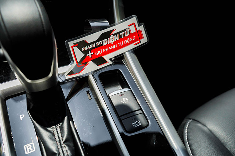 Mitsubishi Xpander 2022 vẫn tiếp tục sử dụng động cơ 1.5 lít công nghệ hút khí tự nhiên, sản sinh ra công suất tối đa 103 mã lực, mô men xoắn cực đại 141 Nm. Đi kèm hộp số tự động CVT (thay cho 4 cấp trước đây) hoặc hộp số sàn 5 cấp. Tất cả các phiên bản đều sử dụng hệ dẫn động cầu trước tiêu chuẩn.