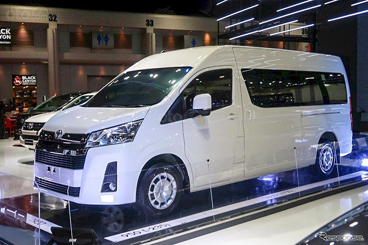 Toyota Hiace thế hệ mới bán ra lần đầu tại Philippines trước khi dần dần được giới thiệu ở các quốc gia khác. Chắc chắn mẫu xe này sẽ được Toyota Việt Nam phân phối trong tương lai.