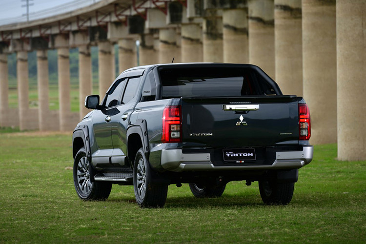 Triton 2024 được trang bị hệ thống an toàn tiêu chuẩn gồm phanh ABS, EBD, hệ thống hỗ trợ phanh, kiểm soát lực kéo và ổn định chủ động Mitsubishi (M-ASTC), hỗ trợ khởi hành ngang dốc và nhiều tính năng khác.