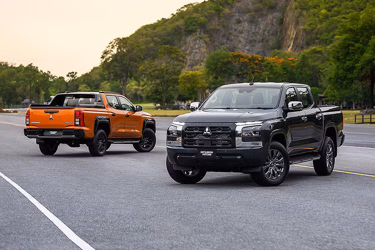 Biến thể Athlete còn có thêm các tính năng an toàn nâng cao như hỗ trợ đổ đèo, hỗ trợ khẩn cấp khi đạp nhầm chân ga và cảnh báo điểm mù... Dự đoán, mẫu xe bán tải Mitsubishi Triton 2024 sẽ về Việt Nam trong năm nay.