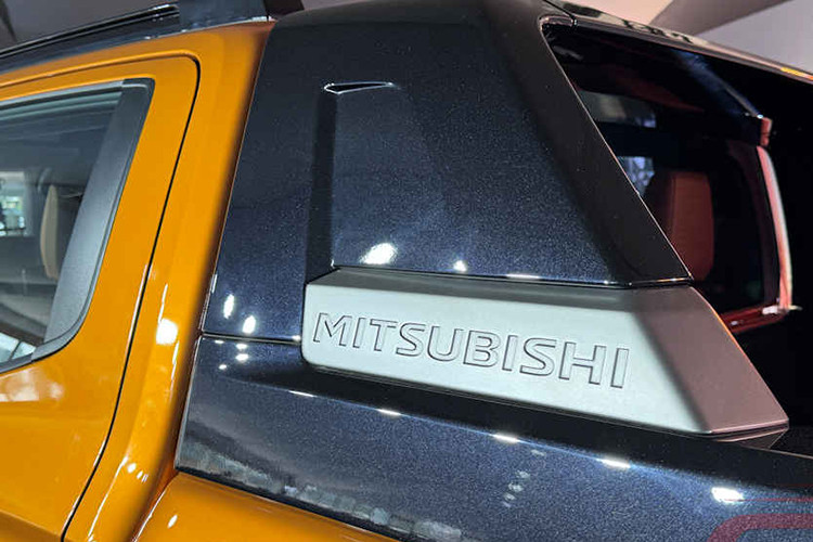 Điểm đáng chú ý là chiều dài cơ sở đã được mở rộng đến 3.130 mm, tạo không gian cabin rộng rãi và thoải mái hơn. Khoảng sáng gầm xe cũng được cải thiện, từ 203 mm đối với biến thể cơ sở lên đến 222 mm cho các biến thể khác.