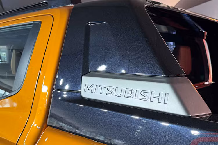 Điểm đáng chú ý là chiều dài cơ sở đã được mở rộng đến 3.130 mm, tạo không gian cabin rộng rãi và thoải mái hơn. Khoảng sáng gầm xe cũng được cải thiện, từ 203 mm đối với biến thể cơ sở lên đến 222 mm cho các biến thể khác.