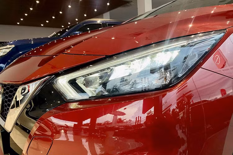 Nissan Almera 2022 chính thức ra mắt thị trường Việt vào hồi giữa tháng 7/2022. Ngoài việc nâng cấp về tiêu chuẩn khí thải Euro 5, Nissan Almera 2022 cũng có một số thay đổi để phù hợp hơn với thị hiếu người Việt.