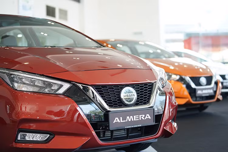 Mức giá xe Nissan Almera 2022 tại Việt Nam (đã bao gồm VAT) như sau: Giá bán lẻ đề xuất phiên bản Almera CVT là 539.000.000 đồng; Giá bán lẻ đề xuất phiên bản Almera CVT cao cấp là 595.000.000 đồng.