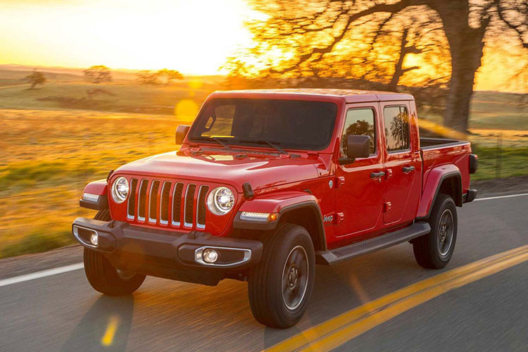 Keep đã chính thức tham gia phân khúc bán tải cỡ trung đang rất được ưa chuộng trên thị trường bằng việc trình làng mẫu xe Jeep Gladiator 2020 mới cách đây vài tuần. Trên thực tế, đây không phải là dòng xe mới, khi trong quá khứ Jeep đã từng sản xuất dòng bán tải Gladiator từ năm 1962 - 1988, được gọi dưới cái tên là Jeep J-Series sau năm 1971.