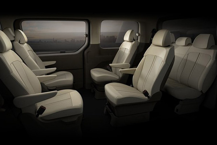 Tổng cộng, Hyundai Staria Hybrid 2024 có công suất 242 mã lực và mô-men xoắn cực đại 367 Nm. Đây chính là hệ truyền động hiện đang được dùng cho cả Kia Carnival Hybrid và Sorento Hybrid. Hệ truyền động mới khiến Staria Hybrid 2024 có trọng lượng tới 2,22 tấn. 