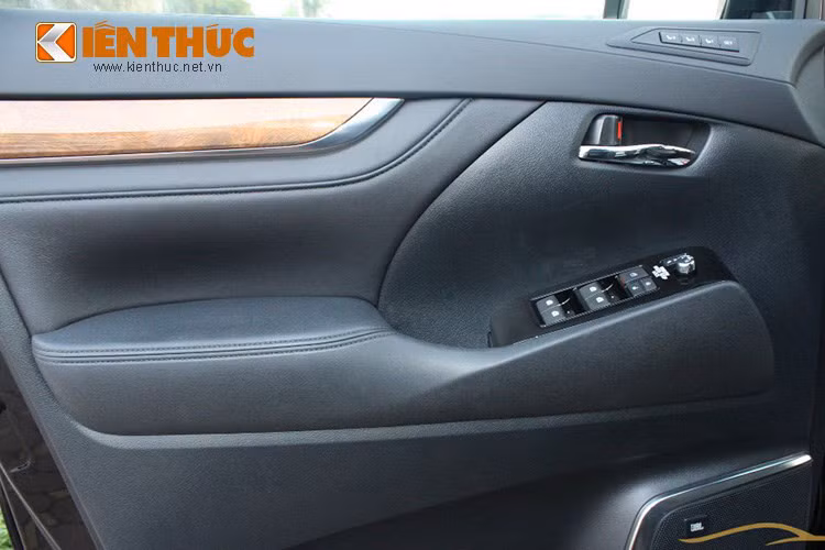 Công nghệ an toàn của xe được trang bị với 9 túi khí, kiểm soát cân bằng, kiểm soát lực kéo và hỗ trợ khởi hành ngang dốc, cảm biến quanh xe và nhiều tính năng an toàn tiêu chuẩn khác mà ít mẫu MPV hiện nay có được.