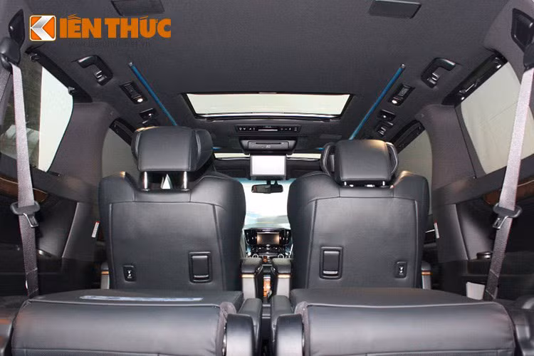 Toyota trang bị cho Alphard Executive Lounge 2016 động cơ 3,5 lít V6 công suất 270 mã lực tại vòng tua máy 6.200 vòng/phút, mô-men xoắn cực đại 340 Nm tại 4.700 vòng/phút. Sức mạnh truyền đến các bánh xe thông qua hệ dẫn động cầu trước kết hợp hộp số tự động 6 cấp.