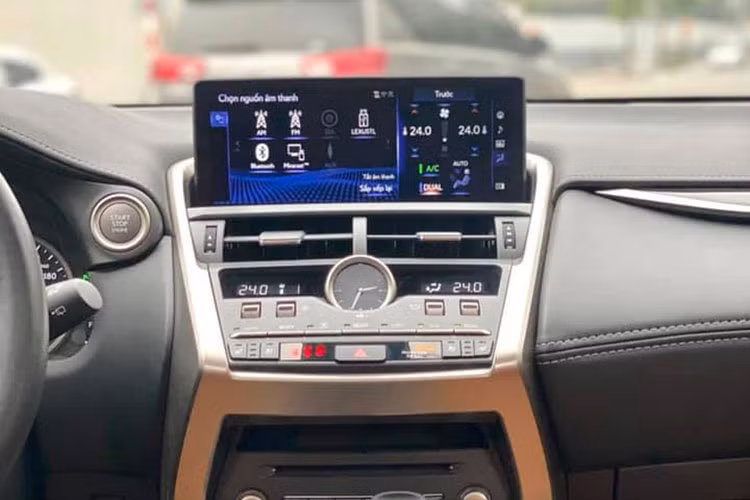 NX phiên bản 2020 mới được trang bị Hệ thống an toàn Lexus LSS +2 với những tính năng an toàn tiên tiến nhất như: Hệ thống an toàn tiền va chạm (PCS), Hệ thống điều khiển hành trình chủ động (DRCC), Hệ thống hỗ trợ theo dõi làn đường (LTA) và hệ thống đèn pha tự động thích ứng (AHS)...