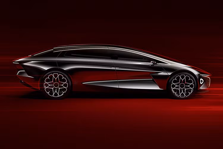 Sau đó không lâu, thương hiệu con của Aston Martin ra mắt chiếc Lagonda Vision Concept. Mẫu xe cỡ lớn Aston Martin Lagonda Vision mới này mang trong mình những chất liệu thượng hạng như thủy tinh cường lực, sợi carbon, gốm, thảm lụa và len, đi kèm với công nghệ tự lái hiện đại.