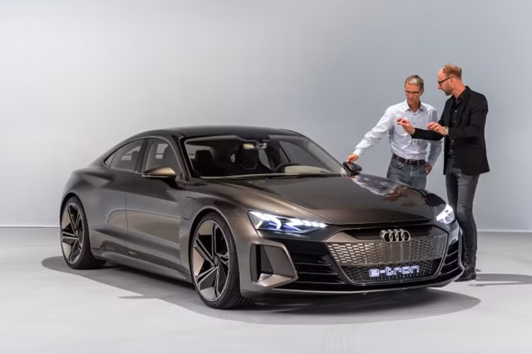 Xây dụng trên nền tảng Porsche Taycan 2020, Audi e-tron GT sở hữu khối pin lithium-ion 96 kWh, cho quãng đường di chuyển khoảng 400 km. Với hai động cơ điện, xe có công suất 590 mã lực, tăng tốc 0-100 km/h trong 3,5 giây. Mẫu concept này sẽ được thương mại hóa từ năm 2020.