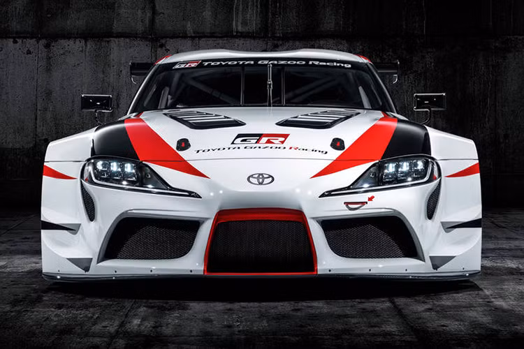 Sau 16 năm vắng bóng, cái tên Supra được Toyota hồi sinh với phiên bản GR Supra Racing tại triển lãm Geneva Motor Show 2018. Tương tự mẫu Supra trong quá khứ, bản concept này vẫn có thiết kế động cơ đặt trước, hệ thống dẫn động cầu sau đi kèm các vật liệu nhẹ.