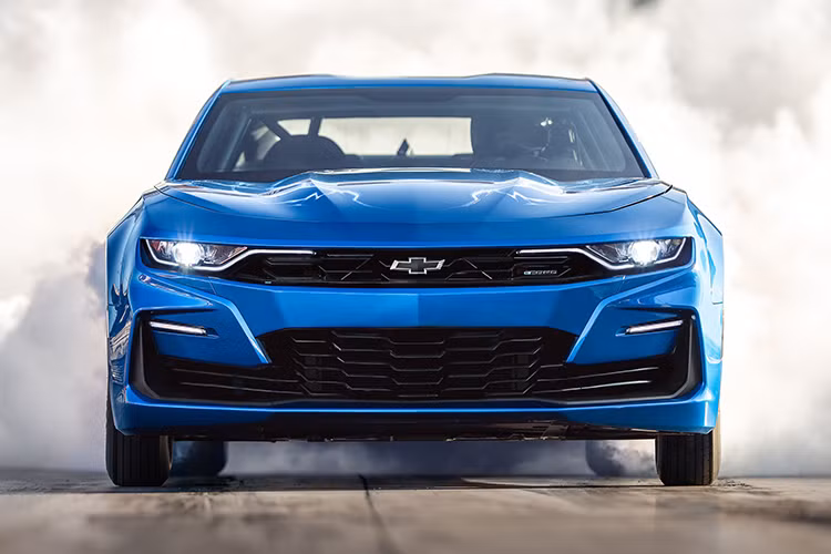Thay vì động cơ V8 cơ bắp, Chevrolet đã mang đến cho Camaro hai động cơ điện sản sinh công suất 750 mã lực - sức mạnh đủ để cho những cú đề-pa xoáy bánh. Khi ra mắt chính thức, eCOPO Camaro được kỳ vọng sẽ đánh bại Dodge Challenger SRT Demon trên đường đua 1/4 dặm.