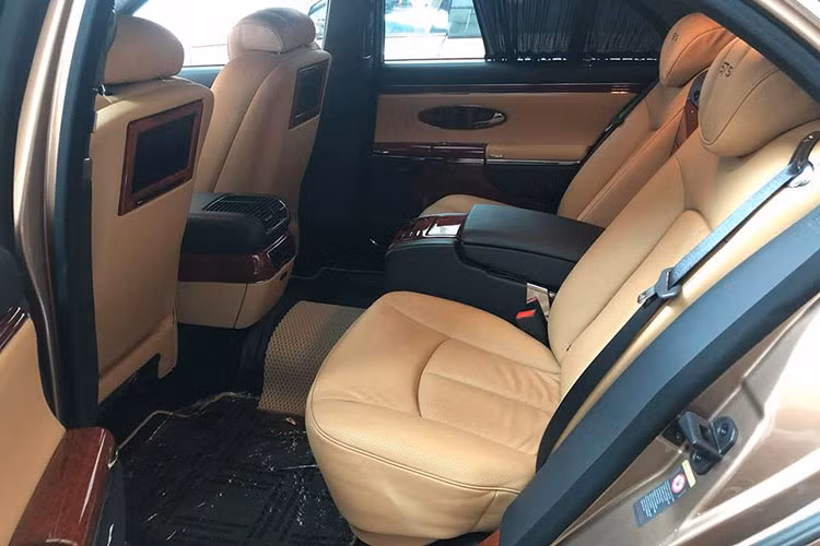 Mẫu xe siêu sang Maybach 57S sử dụng động cơ V12, dung tích 6.0 lít do Mercedes-AMG chế tạo. "Trái tim" này mang đến công suất tối đa 603 mã lực và mô-men xoắn cực đại 1.001 Nm cho phiên bản 57S. Xe tăng tốc từ vị trí xuất phát lên 100 km/h chỉ sau 5 giây trước khi đạt vận tốc tối đa 277 km/h.