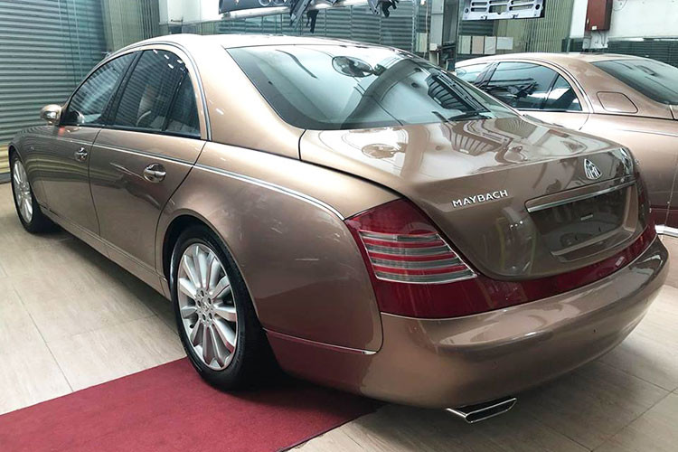 Nếu xét về độ sang trọng, những chiếc Maybach 57S không thua kém những chiếc xe siêu sang như Rolls-Royce hay Bentley, tuy nhiên, nhiều người cho rằng ngoại hình của Maybach thời điểm đó giống một chiếc S-Class kéo dài. Chính điều này đã không mang lại thành công cho thương hiệu này dẫn đến việc nó bị khai tử vào năm 2011.