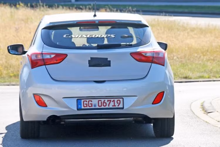 Khả năng vận hành của i30N sẽ được hãng xe ôtô Hyundai nâng cấp đáng kể so với các phiên bản thường. Cụ thể, xe sẽ sử dụng động cơ xăng tăng áp, 4 xy-lanh với dung tích 2.0 lít. Với hai mức công suất khác nhau gồm 246 và 271 mã lực, đi kèm là hộp số sàn 6 cấp và vẫn chưa có thông tin về hộp số tự động cho mẫu xe này.