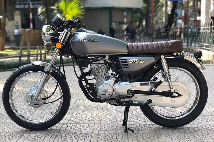 CG125 là một chiếc backbone cổ điển được sản xuất bởi Honda Nhật Bản từ năm 1976 đến năm 2008. Do sự thành công trong thiết kế đơn giản và hiệu quả của Honda CG125, một số bản sao của CG125 đã xuất hiện về sau do các hãng xe Đài Loan hoặc Hàn Quốc sản xuất.