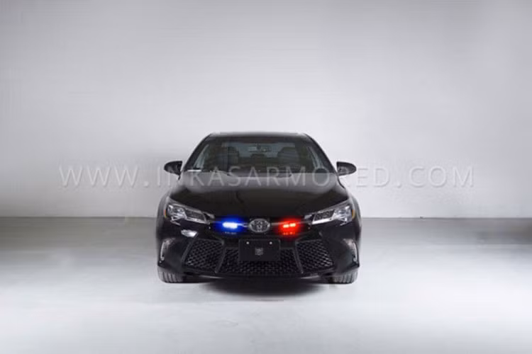 Hãng độ xe Inkas không công bố các chỉ số liên quan tới khả năng vận hành của xe, chỉ cho biết là nó "vẫn có mức tiêu thụ nhiên liệu xuất sắc". Tuy nhiên với các lớp bảo vệ nặng nề, chắc chắn hiệu năng vận hành và sự tiết kiệm nhiên liệu của Camry chống đạn sẽ kém hơn xe nguyên bản.