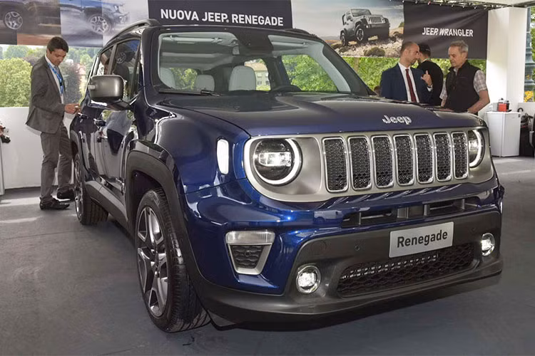 Tập đoàn xe hơi đình đám Fiat Chrysler đã chính thức cho ra mắt phiên bản 2019 của dòng SUV cỡ B Jeep Renegade. Phiên bản nâng cấp của mẫu xe Jeep Renegade mới này đã được vén màn tại triển lãm ôtô Torino 2018 diễn ra ở Ý cách đây không lâu.