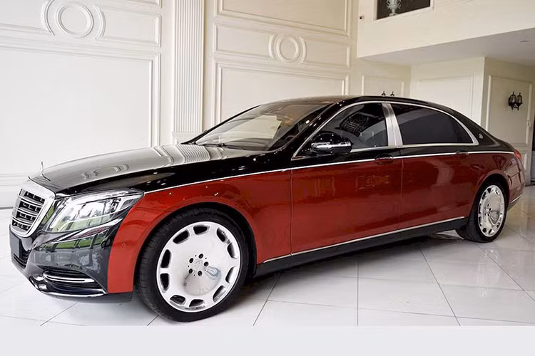 Tại thị trường Việt Nam, những chiếc Mercedes-Maybach S500 chính hãng vào năm 2017 được phân phối với mức giá lên đến 11 tỷ đồng. Chiếc xe trong bài viết này được chủ nhân chào bán với mức giá hơn 7 tỷ - như vậy chỉ sau khoảng hơn 1 năm lăn bánh chiếc xe đã được giảm tới khoảng 4 tỷ đồng, chưa tính mức thuế và ra biển...