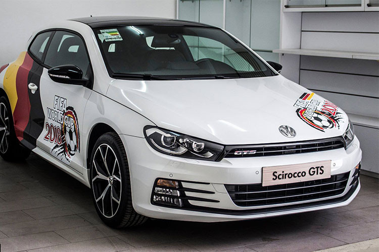 Cũng giống như Volkswagen Scirocco R, Scirocco GTS sẽ có tổng cộng 7 lựa chọn màu sắc khác nhau tại thị trường ôtô Việt Nam. Xe chính thức được bán ra tại Việt Nam với giá niêm yết 1,499 tỷ đồng, mức giá này đã giảm tới hơn 100 triệu đồng so với mức niêm yết vào năm 2017.