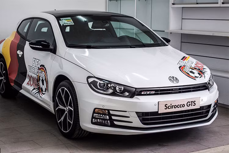 Cũng giống như Volkswagen Scirocco R, Scirocco GTS sẽ có tổng cộng 7 lựa chọn màu sắc khác nhau tại thị trường ôtô Việt Nam. Xe chính thức được bán ra tại Việt Nam với giá niêm yết 1,499 tỷ đồng, mức giá này đã giảm tới hơn 100 triệu đồng so với mức niêm yết vào năm 2017.