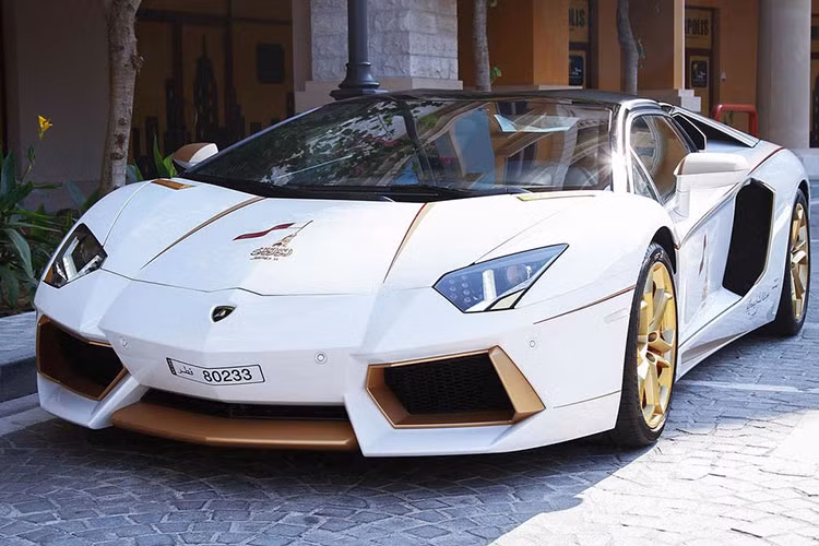 Hiện chiếc siêu xe Lamborghini Aventador LP700-4 đã được chuyển về cho chủ nhân của nó tại Qatar, hãng độ Maatouk Design London không tiết lộ bất cứ thông tin nào về chủ nhân của xe cũng như mức giá dành cho gói độ "siêu tốn kém" này.