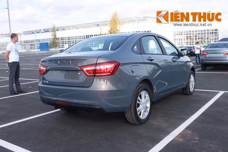 Về thiết kế, rõ ràng Vesta vượt trội hơn so với đối thủ nhờ thiết kế cũng như công nghệ và đặc biệt là mức giá cạnh tranh hơn rất nhiều so với những mẫu xe khác.