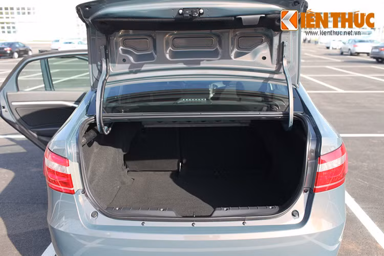 Xe sở hữu khoang hành lý lớn đạt dúng tích lên đến 480 lít.