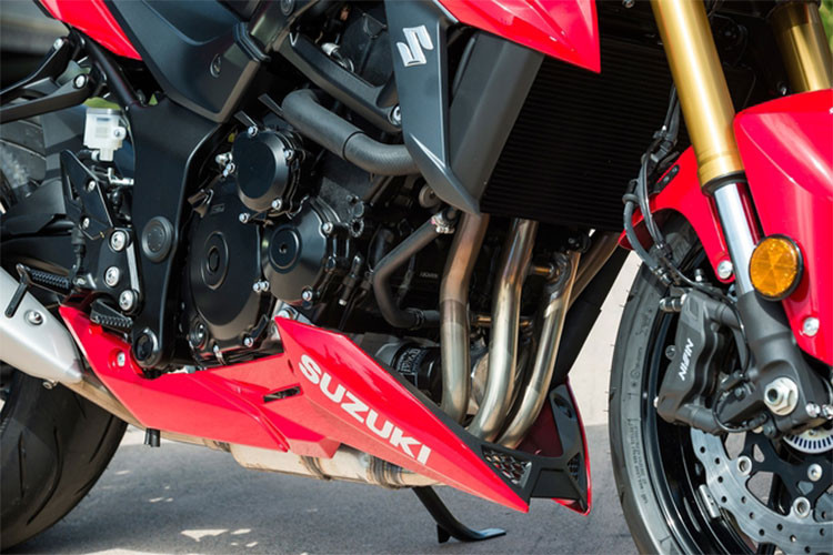 Sức mạnh của xe đến từ khối động cơ K5 với 4 xylanh, DOHC, dung tích 749cc, làm mát bằng dung dịch, sản sinh công suất cực đại 114 mã lực tại tua máy 10.500 vòng/phút và mômen xoắn cực đại 81 Nm tại tua máy 9.000 vòng/phút.