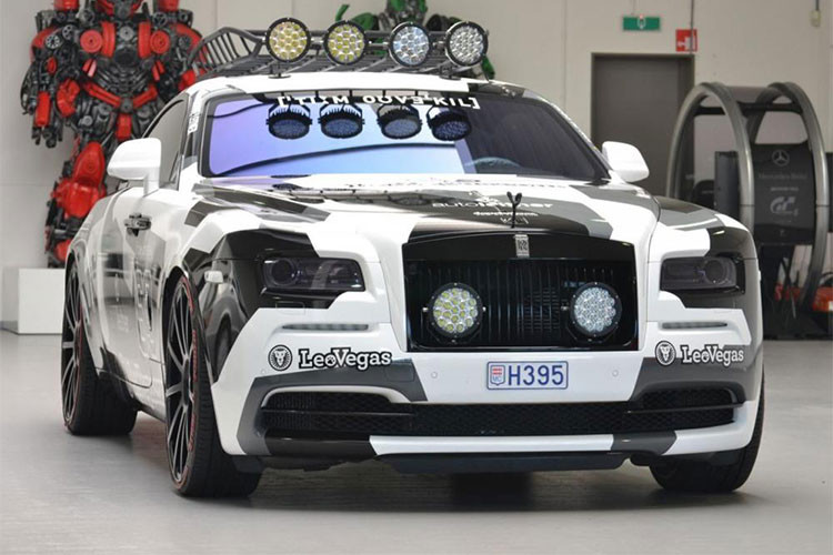 Với mức thu nhập "khủng", các vận động viên chuyên nghiệp dễ dàng mua được những chiếc siêu xe như Lamborghini, Ferrari, Aston Martin hay các dòng xe siêu sang Rolls-Royce... Tuy nhiên, các phiên bản này dường như chưa đáp ứng được sự nên đa phần được chủ nhân độ lại thật đặc biệt.