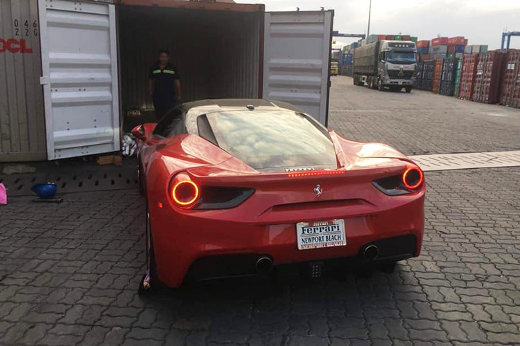 Siêu xe Ferrari 488 GTB sở hữu hệ truyền động tương tự như các siêu xe về nước trước đó. Xe được trang bị động cơ V8, tăng áp kép, dung tích 3.9 lít, sản sinh công suất tối đa 661 mã lực tại vòng tua máy 8.000 vòng/phút và mô-men xoắn cực đại 760 Nm tại vòng tua máy 3.000 vòng/phút.