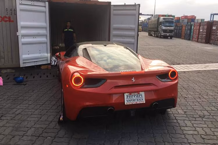 Siêu xe Ferrari 488 GTB sở hữu hệ truyền động tương tự như các siêu xe về nước trước đó. Xe được trang bị động cơ V8, tăng áp kép, dung tích 3.9 lít, sản sinh công suất tối đa 661 mã lực tại vòng tua máy 8.000 vòng/phút và mô-men xoắn cực đại 760 Nm tại vòng tua máy 3.000 vòng/phút.