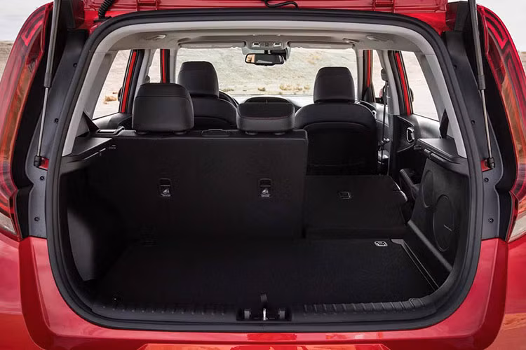 Ngoài ra, Kia Soul 2020 còn hai bản khác là Soul EX có giá 23.685 USD (tương đương khoảng 549 triệu đồng) và GT-Line Turbo có giá là 28.485 USD (tương đương 660 triệu đồng) dùng động cơ tăng áp.