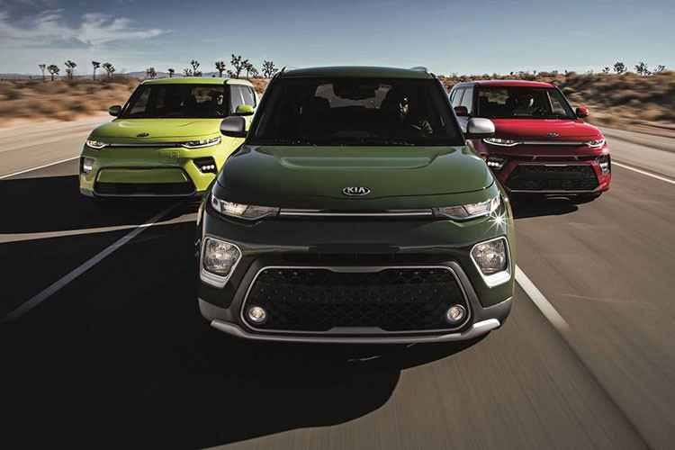 Hãng xe ôtô Kia hiện vẫn chưa công bố giá của Kia Soul EV 2020. Bản chạy điện này đạt khoảng cách di chuyển tới 391 km cho mỗi lần sạc. Với quãng đường này, Kia Soul EV 2020 đánh bại cả xe chạy điện bán chạy nhất thế giới Nissan Leaf.