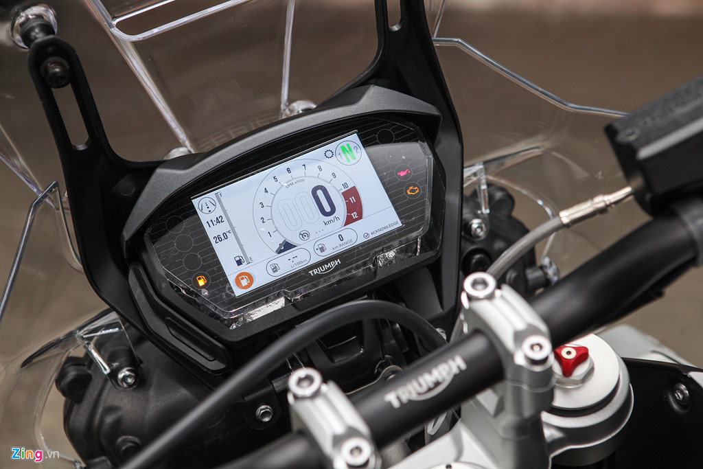 Xe được trang bị màn hình TFT với nhiều chế độ tuỳ chọn. Màn hình này hiển thị nhiều thông tin và menu cài đặt cho các tính năng của xe.