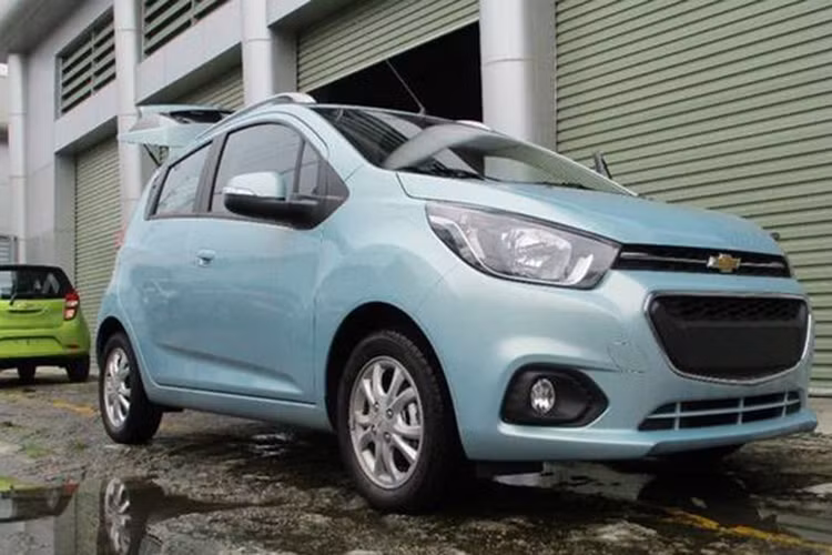 Dự kiến, Chevrolet Spark 2018 sẽ được bán ra tại Việt Nam vào tháng 9, xe vẫn sẽ được lắp ráp trong nước gồm hai phiên bản năm chỗ với tên gọi Spark và Spark LT, ngoài ra còn có phiên bản hai chỗ Spark Dou. Mức giá của mẫu xe cỡ nhỏ, giá rẻ này chưa được tiết lộ nhưng dự định thấp hơn Hyundai i10 và Kia Morning tại thị trường Việt Nam.