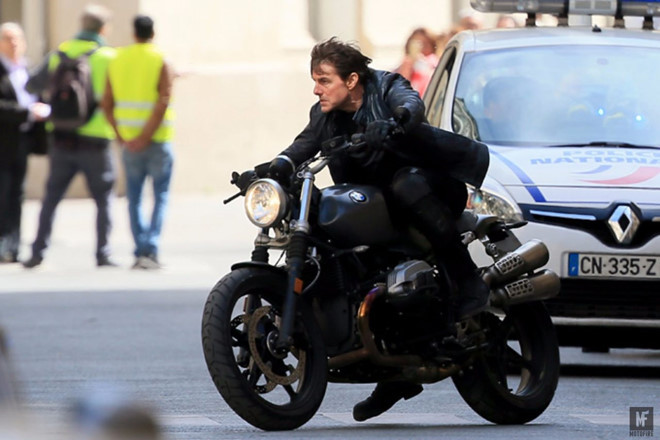 Tập phim “Nhiệm vụ Bất khả thi: Sụp đổ” có rất nhiều cảnh quanh rượt đuổi và đấm đá trên đường. Mặc dù trailer phim chỉ dài 2 phút rưỡi nhưng người ta thấy sự xuất hiện của ít nhất ba mẫu xe môtô BMW Motorrad.