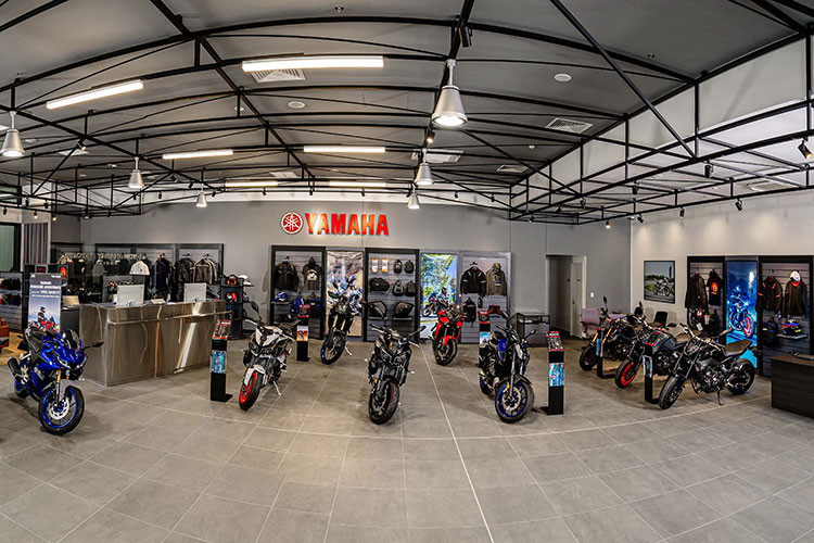 Đầu tiên, khu vực trưng bày có thể trưng bày hơn 17 mẫu xe, gồm các sản phẩm trên 400cc được nhập khẩu nguyên chiếc từ Nhật Bản và các xe có dung tích dưới 400c được nhập khẩu từ Indonesia. Ngoài ra, đây cũng là nơi trưng bày đa dạng các sản phẩm trang phục, phụ kiện thích hợp với từng phân khúc và loại xe khác nhau dành cho các tín đồ đam mê xe PKL nói chung.