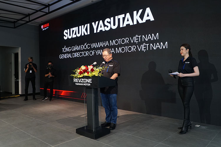 Với diện tích lên đến 1.150 m2, Revzone Yamaha Motor Sài Gòn là cửa hàng 3S (Bán Hàng, Dịch Vụ, Phụ Tùng) được xây dựng và vận hành trực tiếp bởi Yamaha Motor Việt Nam, đồng thời tự hào là đại lý xe phân khối lớn lớn nhất trong khu vực miền Nam. Đại lý được tọa lạc tại tầng trệt tòa nhà UOA, số 06 đường Tân Trào, phường Tân Phú, Quận 7, Tp. HCM.