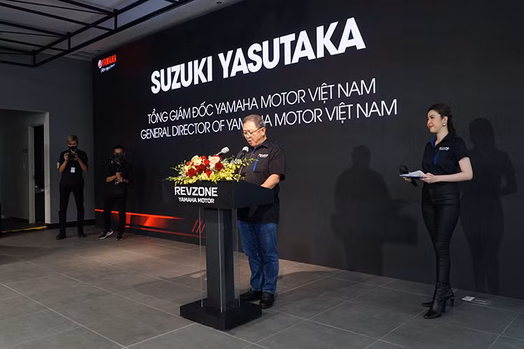 Với diện tích lên đến 1.150 m2, Revzone Yamaha Motor Sài Gòn là cửa hàng 3S (Bán Hàng, Dịch Vụ, Phụ Tùng) được xây dựng và vận hành trực tiếp bởi Yamaha Motor Việt Nam, đồng thời tự hào là đại lý xe phân khối lớn lớn nhất trong khu vực miền Nam. Đại lý được tọa lạc tại tầng trệt tòa nhà UOA, số 06 đường Tân Trào, phường Tân Phú, Quận 7, Tp. HCM.