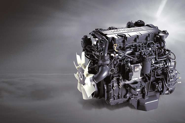 Vận hành chính là điểm mạnh của các dòng xe khách Hyundai. New County được trang bị động cơ D4GA cho công suất 140 mã lực, momen xoắn cực đại 372 Nm tại 1.400 (vòng/phút), đạt tiêu chuẩn khí thải Euro IV và được đánh giá cao về khả năng tiết kiệm nhiên liệu.